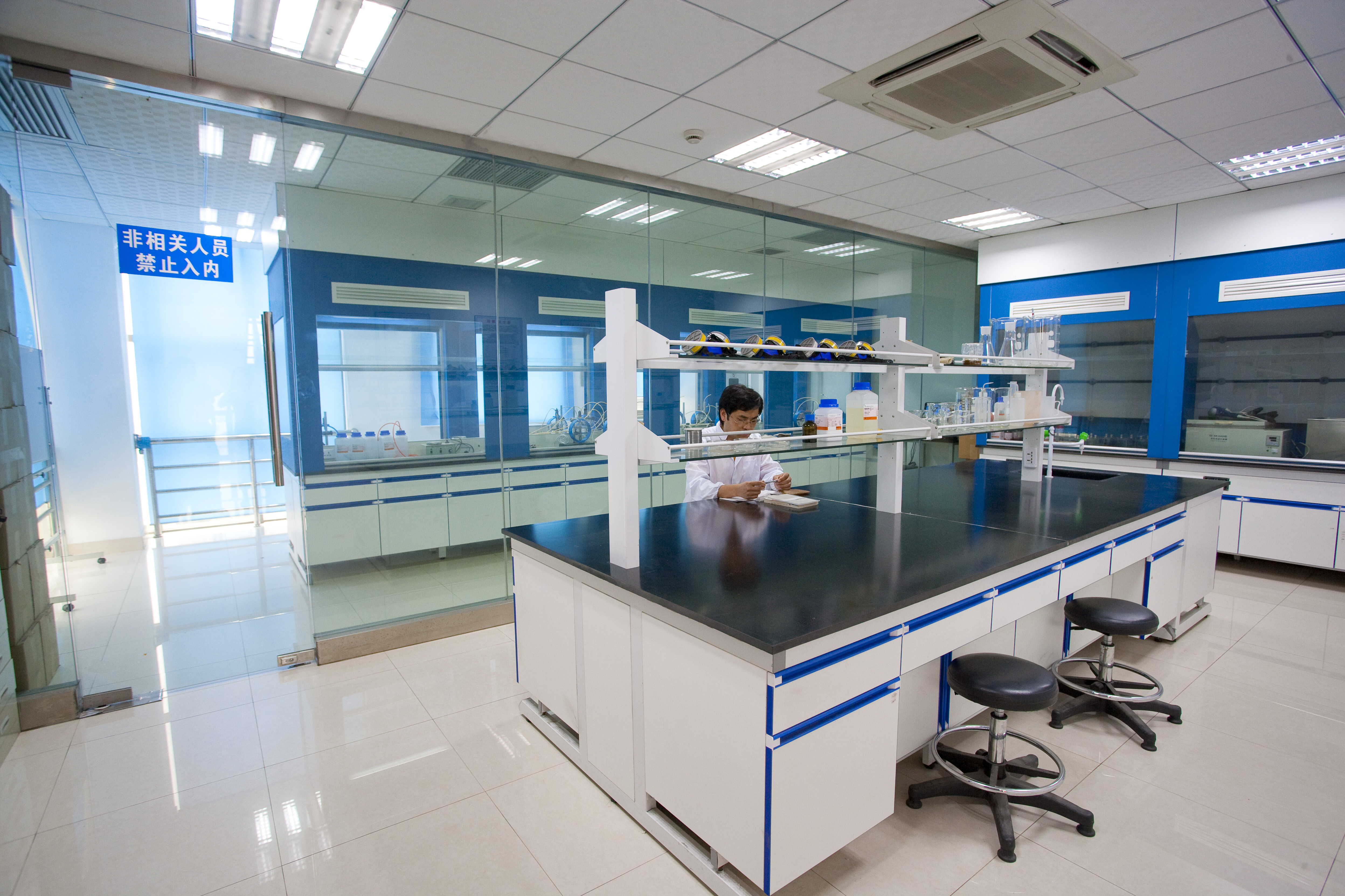 ���ˌ��M���_չ������ȫ�ݾ����